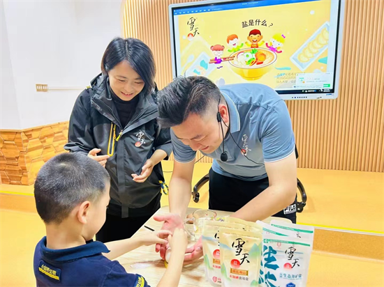 盤龍社區(qū)開展“‘鹽’守舌尖安全，共享美好‘食’光”科普知識進(jìn)校園