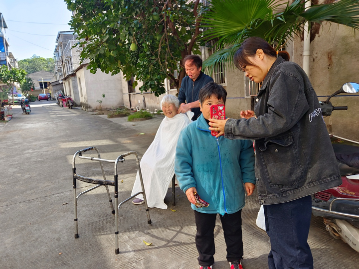 昭山鎮(zhèn)路口社區(qū)：“三長”攜手  繪就民生畫卷