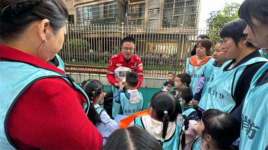 云盤社區(qū)聯(lián)合幼兒園開展消防安全教育親子活動