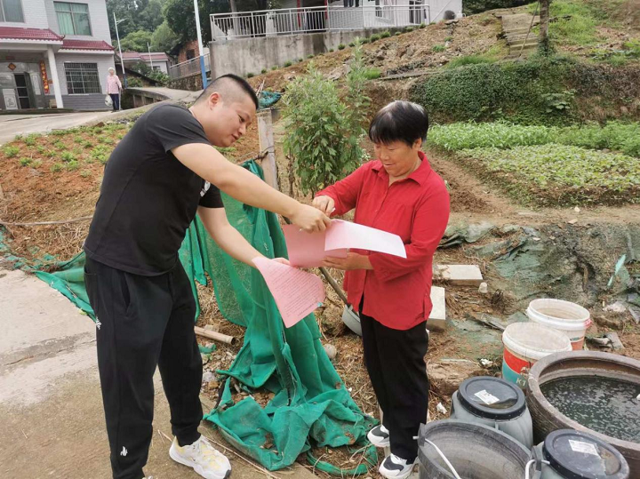 昭山鎮(zhèn)玉屏村：做好政策宣傳 助力鄉(xiāng)村振興
