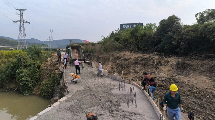 高峰村：清淤護(hù)砌助民生 振興農(nóng)業(yè)促發(fā)展