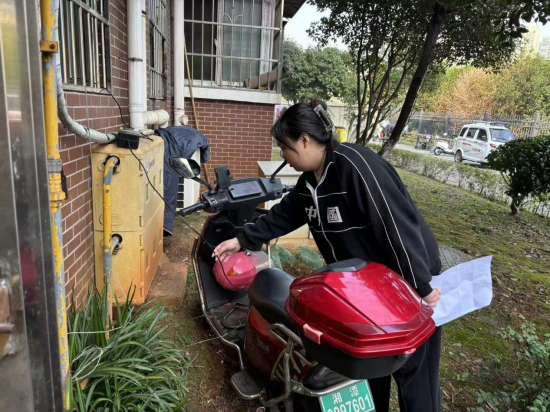 安樂社區(qū)整治“飛線充電” 守護群眾安全