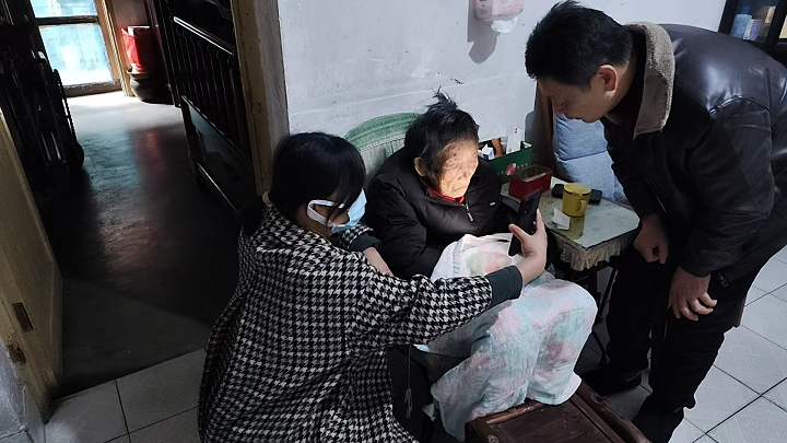 昭山鎮(zhèn)大塘社區(qū)：下戶走訪幫認證 養(yǎng)老服務暖人心
