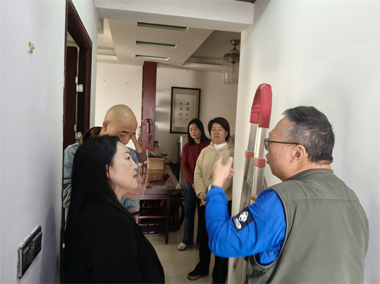 云峰社區(qū)：樓上漏水“真鬧心” 社區(qū)調(diào)解“促和諧”
