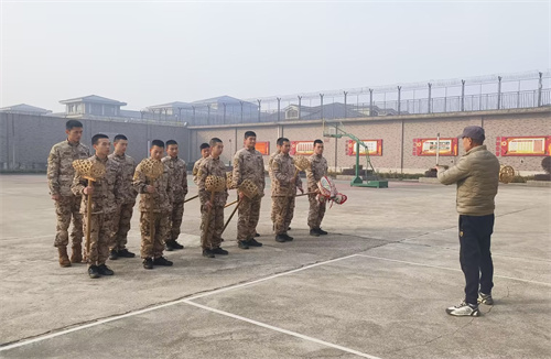 岳塘區(qū)文旅廣體局組織開展非遺傳承進(jìn)軍營(yíng)活動(dòng)