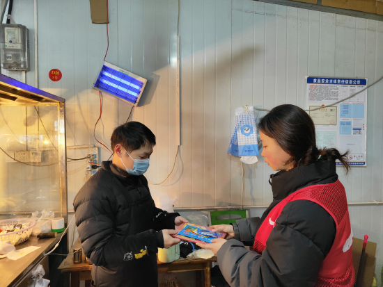 大板房社區(qū)開展冬季病媒生物防制工作