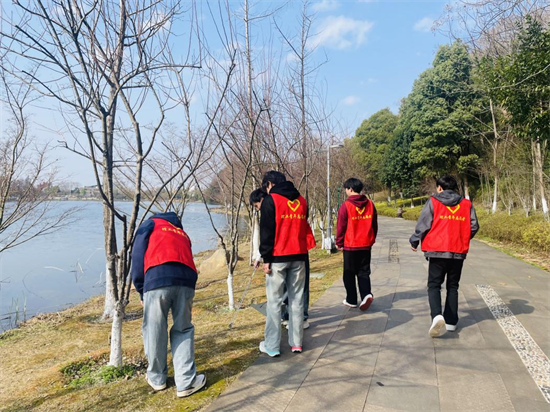 盤(pán)龍社區(qū)：巡湖護(hù)湖 共筑生態(tài)屏障