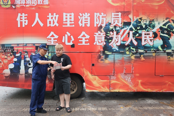 岳塘區(qū)消防救援大隊(duì)開展“五一”節(jié)前消防宣傳工作