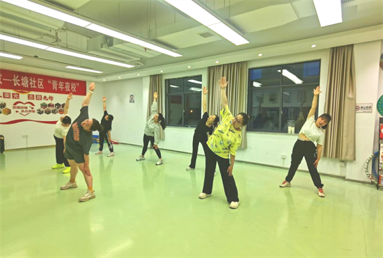 長(zhǎng)塘社區(qū)青年夜校推出青春暴汗韻律課