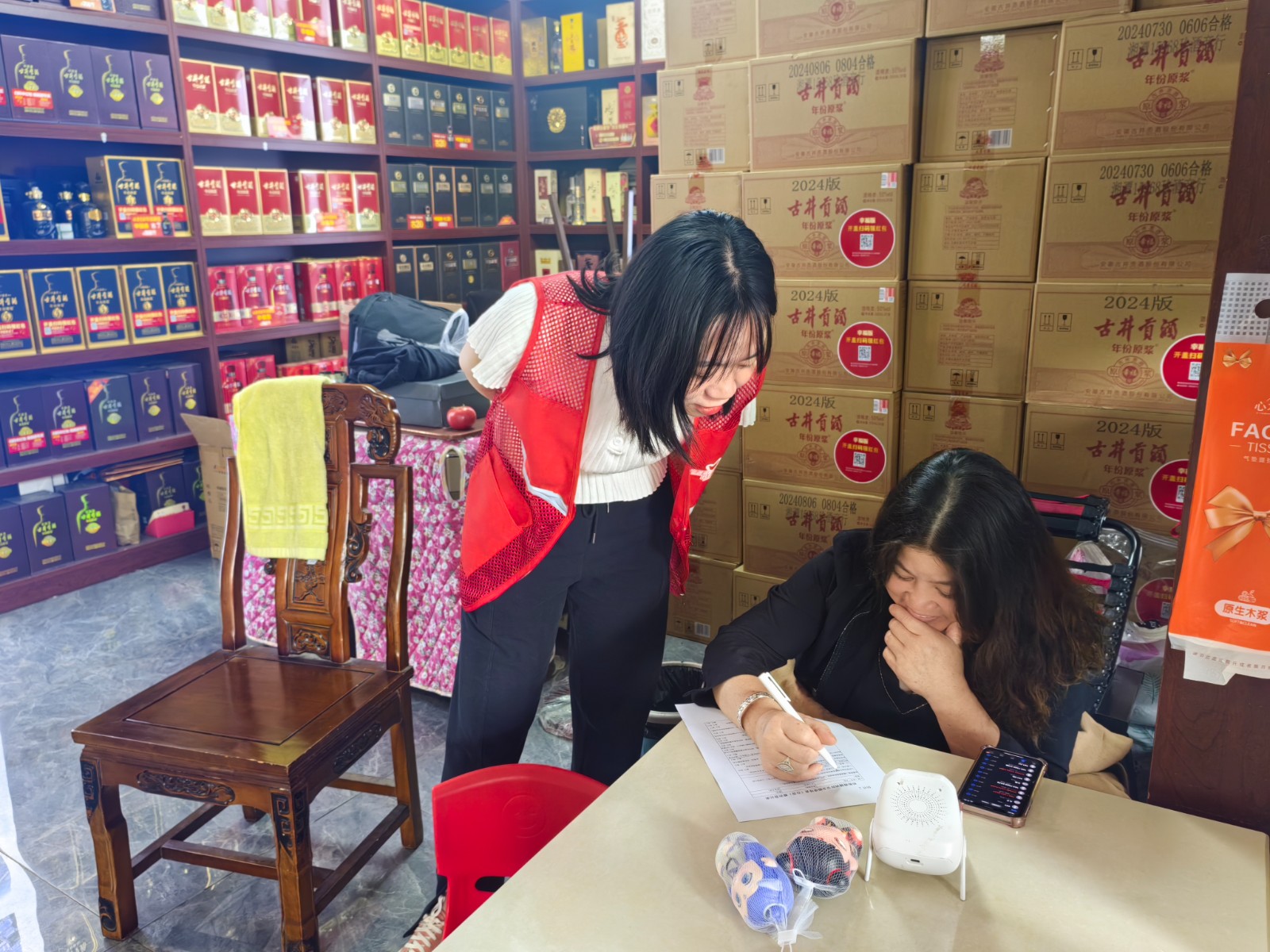 曉塘社區(qū)開(kāi)展沿街商鋪消防安全隱患排查整治行動(dòng)