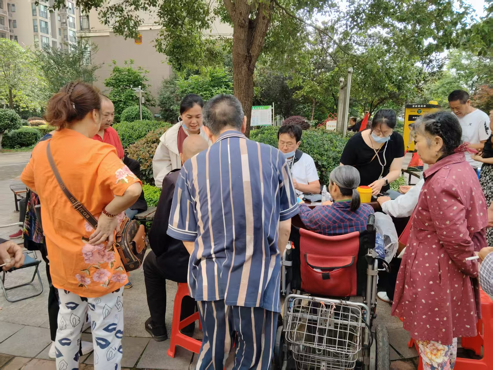 我愛湘潭我的家｜橋?yàn)成鐓^(qū)開展“感恩母親 傳遞健康”母親節(jié)主題系列活動