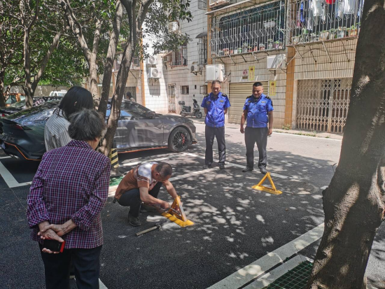 菊花塘社區(qū)：拆除私裝地鎖 將公共資源歸還于民