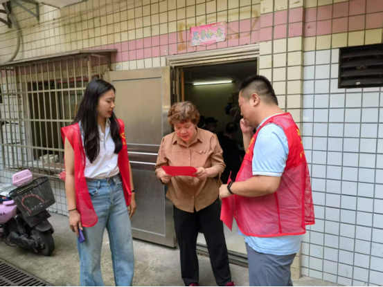 我愛湘潭我的家丨紗廠街社區(qū)開展老年人交通安全知識宣傳活動