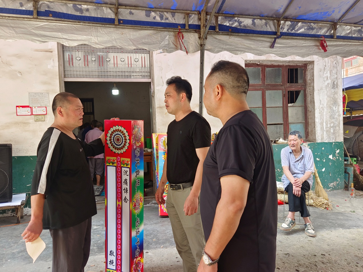 昭山鎮(zhèn)路口社區(qū)：?jiǎn)适潞?jiǎn)辦潤(rùn)民心 文明新風(fēng)沐街巷