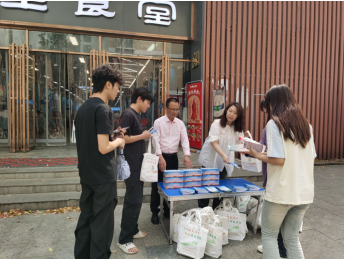 長(zhǎng)城社區(qū)開展就業(yè)創(chuàng)業(yè)政策宣傳進(jìn)校園活動(dòng)