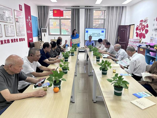 向陽社區(qū)開展“分類齊參與 低碳新時(shí)尚”主題宣傳活動(dòng)
