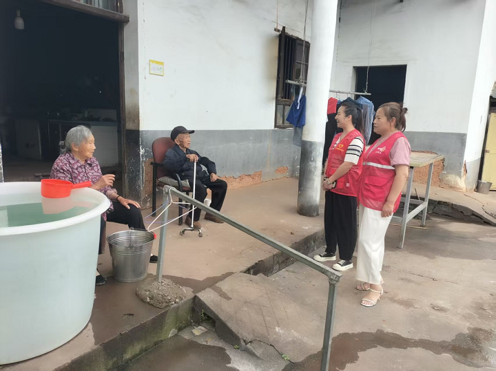 昭山鎮(zhèn)路口社區(qū)：深入基層聽民聲 暖心走訪解民憂