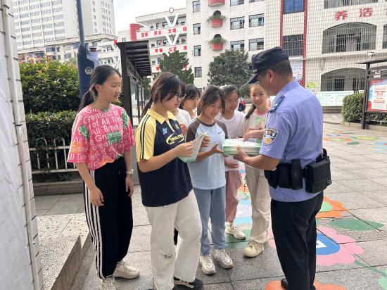 金耐社區(qū)開展普法宣傳進(jìn)校園活動(dòng)