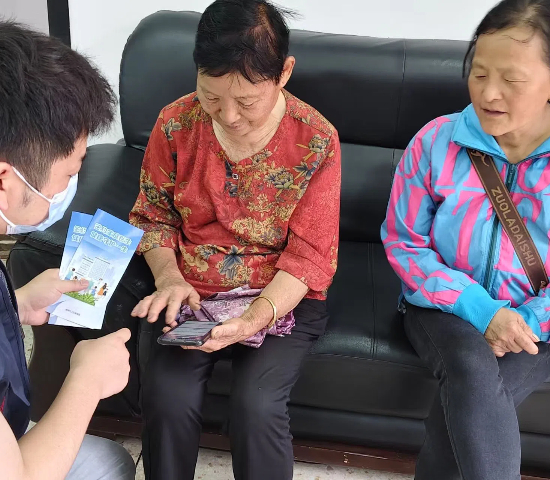 荷塘街道社區(qū)衛(wèi)生服務中心：“家醫(yī)湘約”進家門 健康服務暖民心
