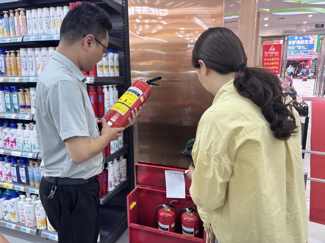 筑牢安全防線 下攝司街道開展節(jié)前消防安全“體檢”