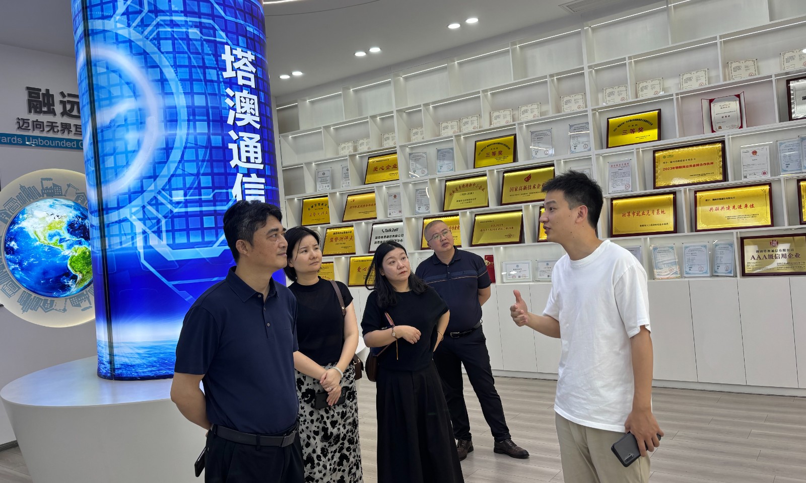 岳塘區(qū)人社局開展走找想促“三聽三問” 調(diào)研 精準(zhǔn)服務(wù)企業(yè)發(fā)展