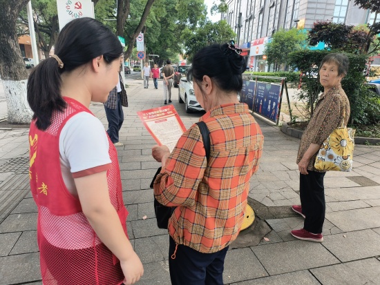 岳塘嶺社區(qū)新時(shí)代文明實(shí)踐站開展世界環(huán)境日宣傳活動
