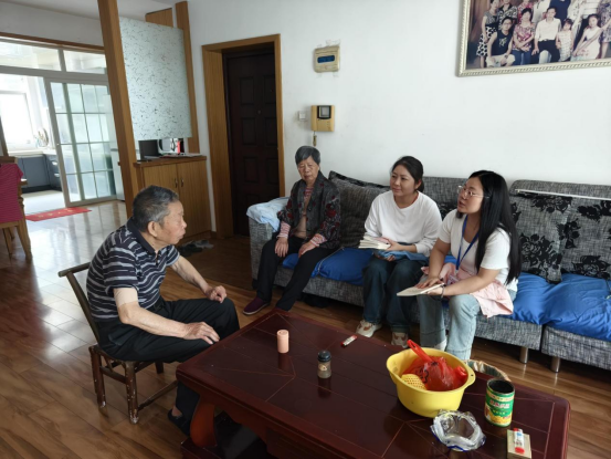 牡丹社区：送学上门 情暖老党员