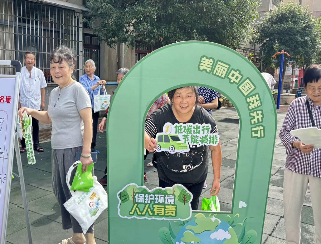 鴉雀塘社區(qū)積極開展世界環(huán)境日宣傳活動(dòng)