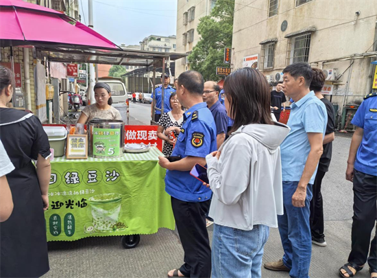 寶塔街道開展高校周邊市容環(huán)境專項整治行動