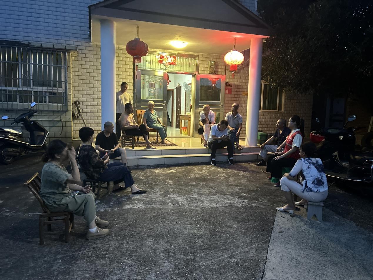 新農(nóng)村召開屋場會(huì) 解讀城鄉(xiāng)居保補(bǔ)繳政策調(diào)整