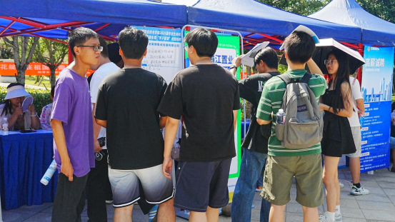 霞城街道高溫送崗解“暑”憂 多方聯(lián)動(dòng)促就業(yè)