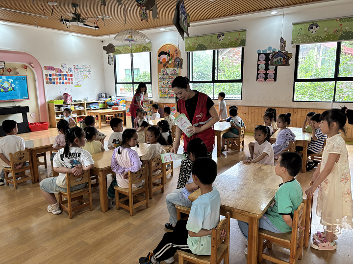 昭山鎮(zhèn)大塘社區(qū)開展“我愛湘潭我的家”之暑期防溺水進校園宣傳活動