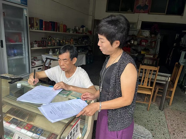 三角坪社區(qū)聯(lián)合物業(yè)開展商戶消防安全責任簽約行動