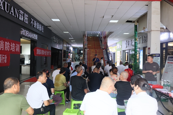 岳塘消防大隊(duì)組織市場(chǎng)經(jīng)營(yíng)戶開展消防安全知識(shí)集中培訓(xùn)