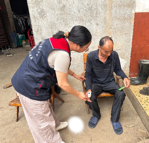 荷塘街道社區(qū)衛(wèi)生服務(wù)中心開展慢阻肺病患者入戶隨訪 守護(hù)居民呼吸健康