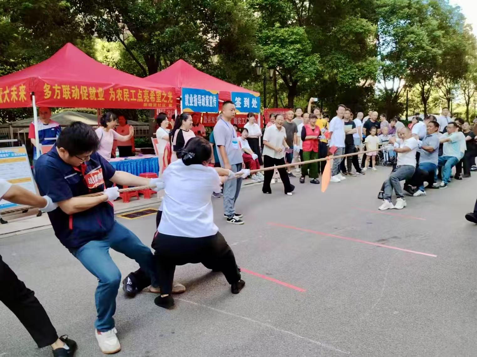 我愛湘潭我的家｜新塘里社區(qū)：就業(yè)服務(wù)+趣味互動 關(guān)愛農(nóng)民工就業(yè)行動暖人心