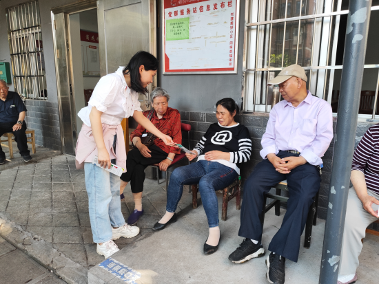 菊花塘社區(qū)開展秸稈禁燒巡查宣傳工作