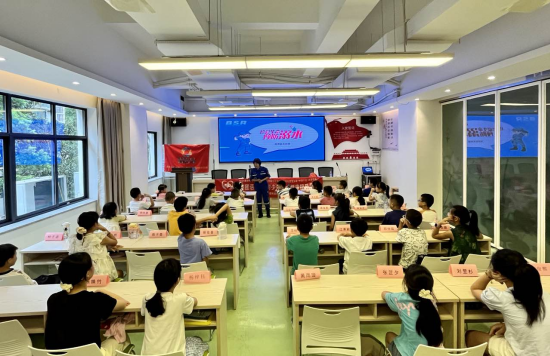長(zhǎng)塘社區(qū)夏令營(yíng)火熱進(jìn)行 防溺水課堂筑牢安全防線