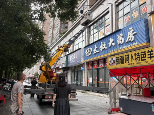 安樂(lè)社區(qū)“三聽(tīng)三問(wèn)”破解小區(qū)外墻滲水瓷磚掉落難題