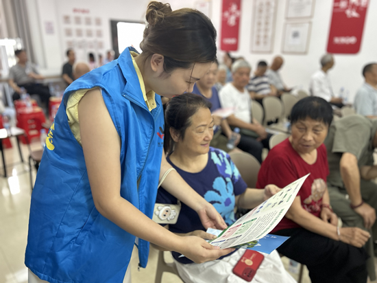 向陽社區(qū)開展垃圾分類我先行志愿服務(wù)活動(dòng)