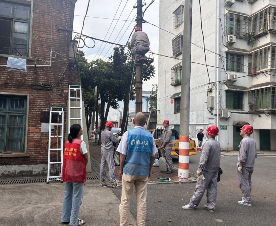 金耐社區(qū)：增設(shè)路燈暖民心 點亮居民微幸福
