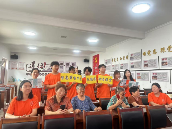 情暖銀齡童心  湖南軟件職大“三下鄉(xiāng)”團(tuán)隊(duì)精準(zhǔn)服務(wù)新農(nóng)村“一老一小”