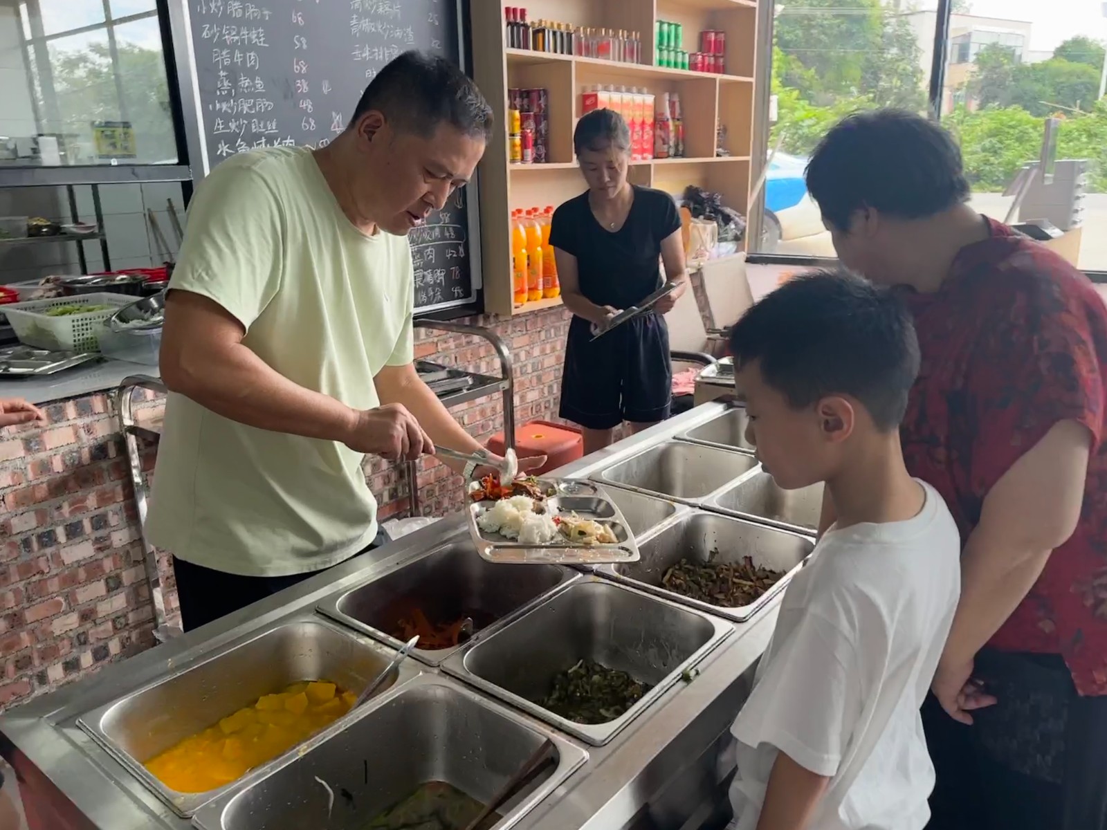 橋?yàn)成鐓^(qū)：“微網(wǎng)格”激活治理新動(dòng)能  共筑幸福家園