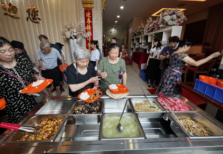 岳塘區(qū)向陽社區(qū)：打造家門口的老年食堂