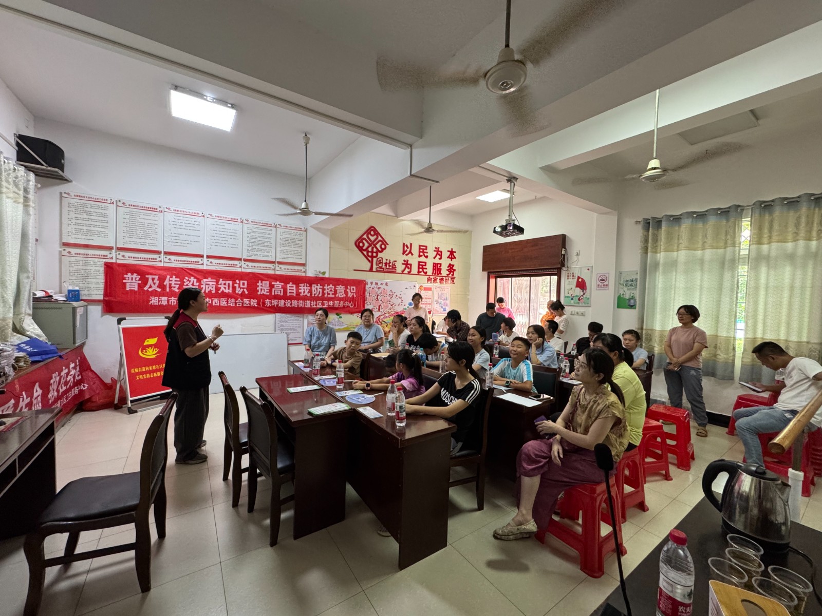 東坪建設(shè)路街道社區(qū)衛(wèi)生服務(wù)中心聯(lián)合霞城街道開展防溺水與登革熱防治知識(shí)講座