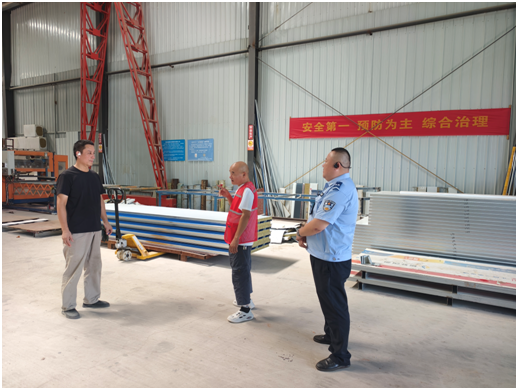 滴水埠村聯(lián)合荷塘派出所開展消防安全檢查 筑牢企業(yè)夏日安全防線