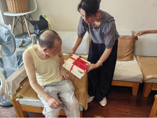安樂社區(qū)：“上門微黨課”確保老黨員學(xué)習(xí)“不掉隊(duì)”