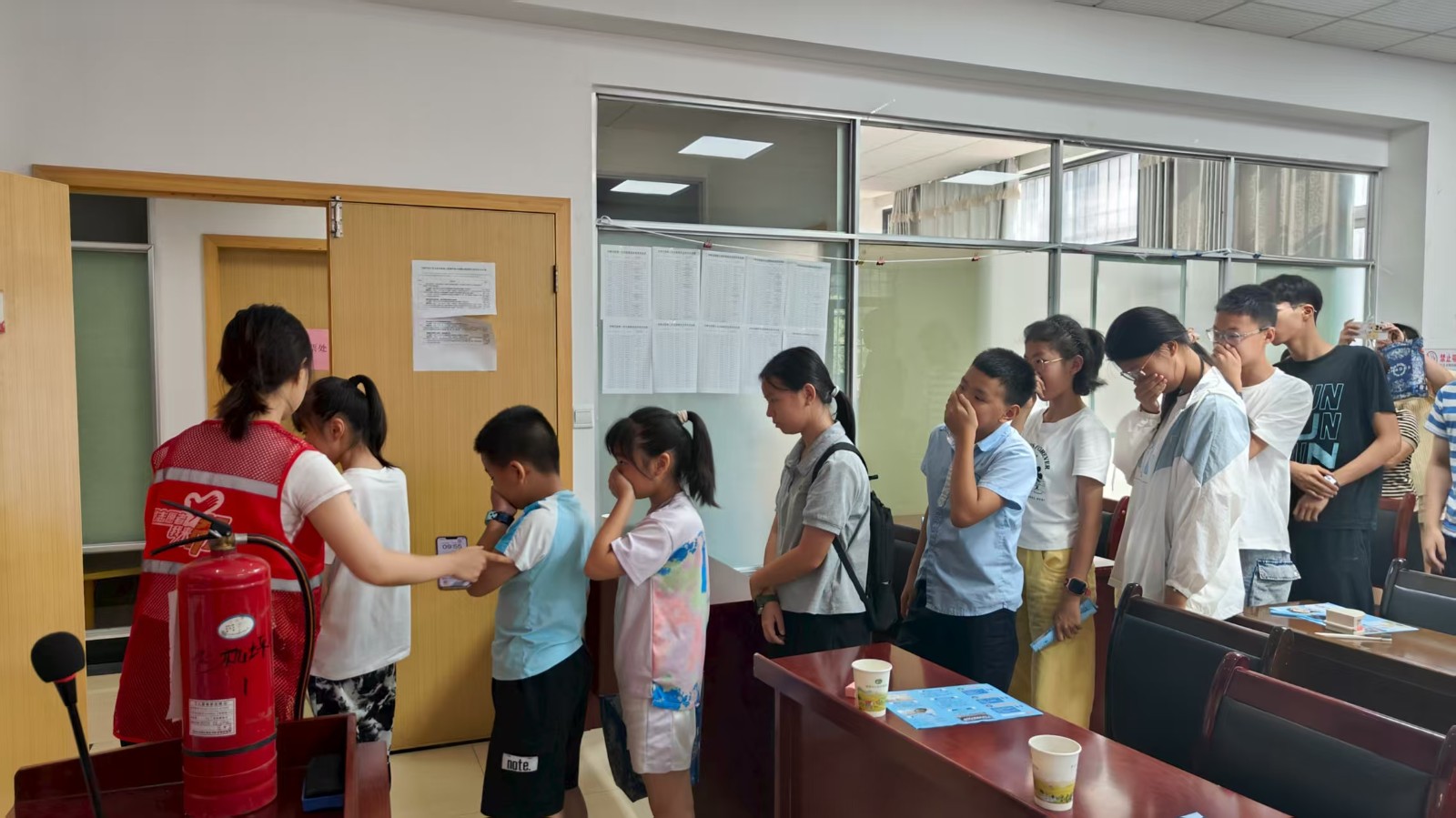 飛機坪社區(qū)：暑期消防應(yīng)急演練筑牢安全防線