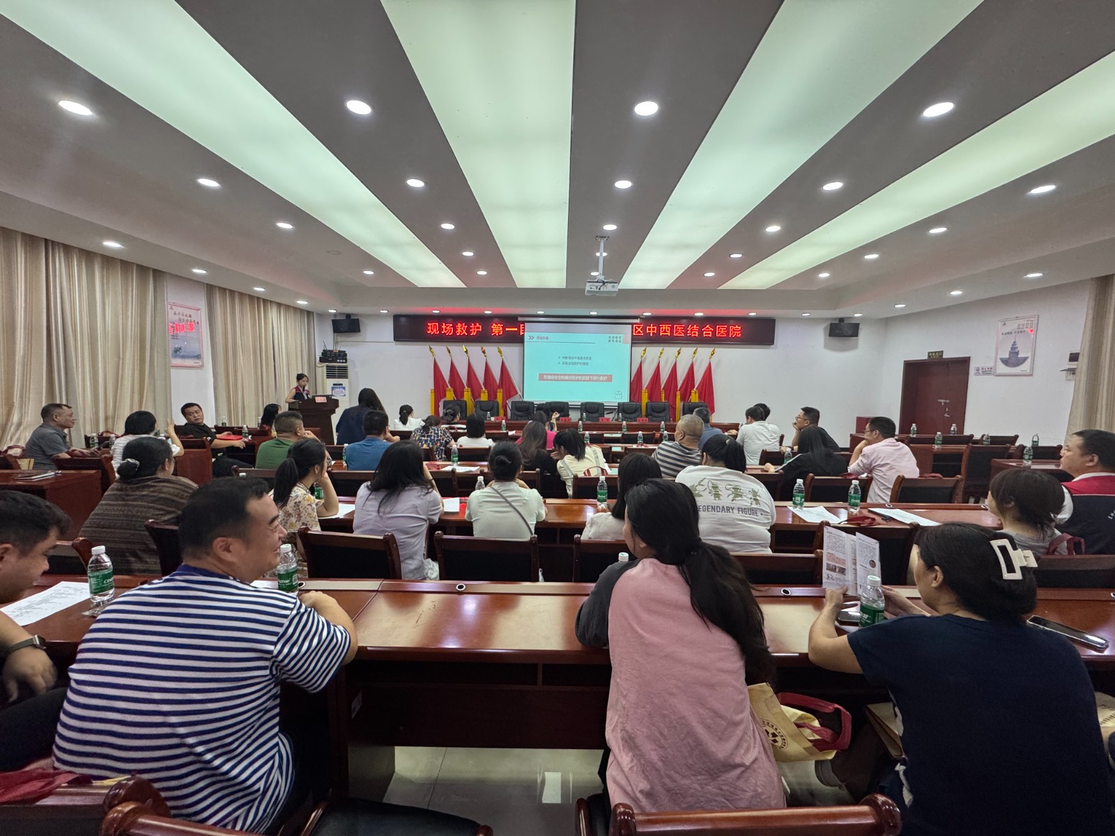 東坪建設(shè)路街道社區(qū)衛(wèi)生服務(wù)中心與霞城街道辦事處成功舉辦家庭醫(yī)生簽約暨健康服務(wù)活動(dòng)