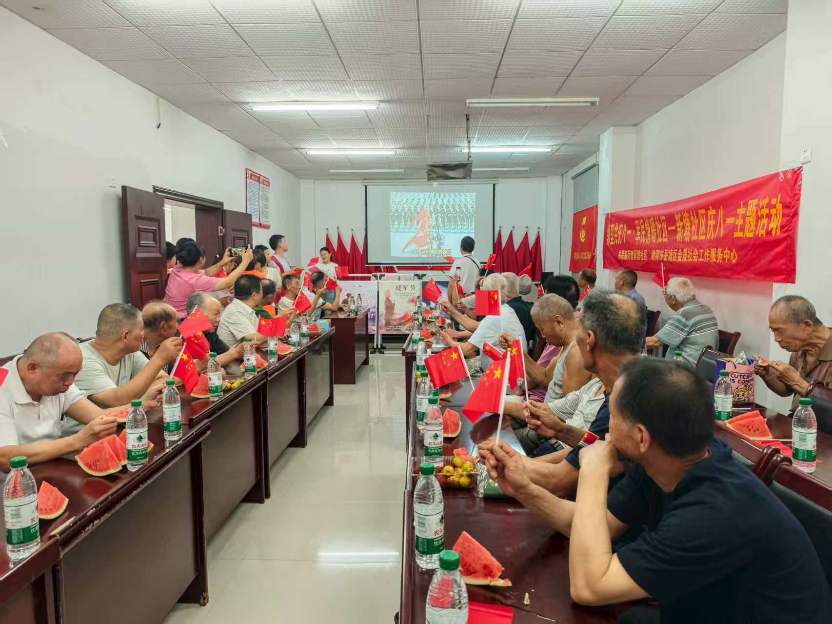 我愛湘潭我的家丨新塘社區(qū)：鄰里共慶“八一”